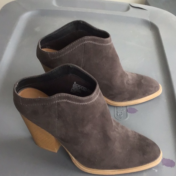 Great condition DV booties - Picture 4 of 6